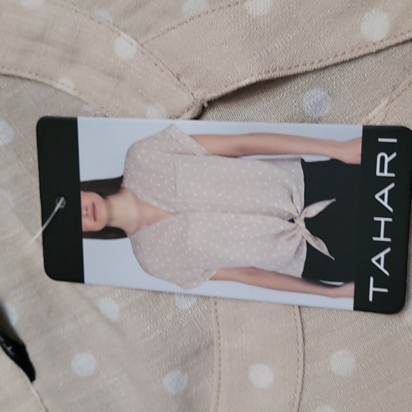 Nwt TAHARI button up tie front top - Picture 2 of 4